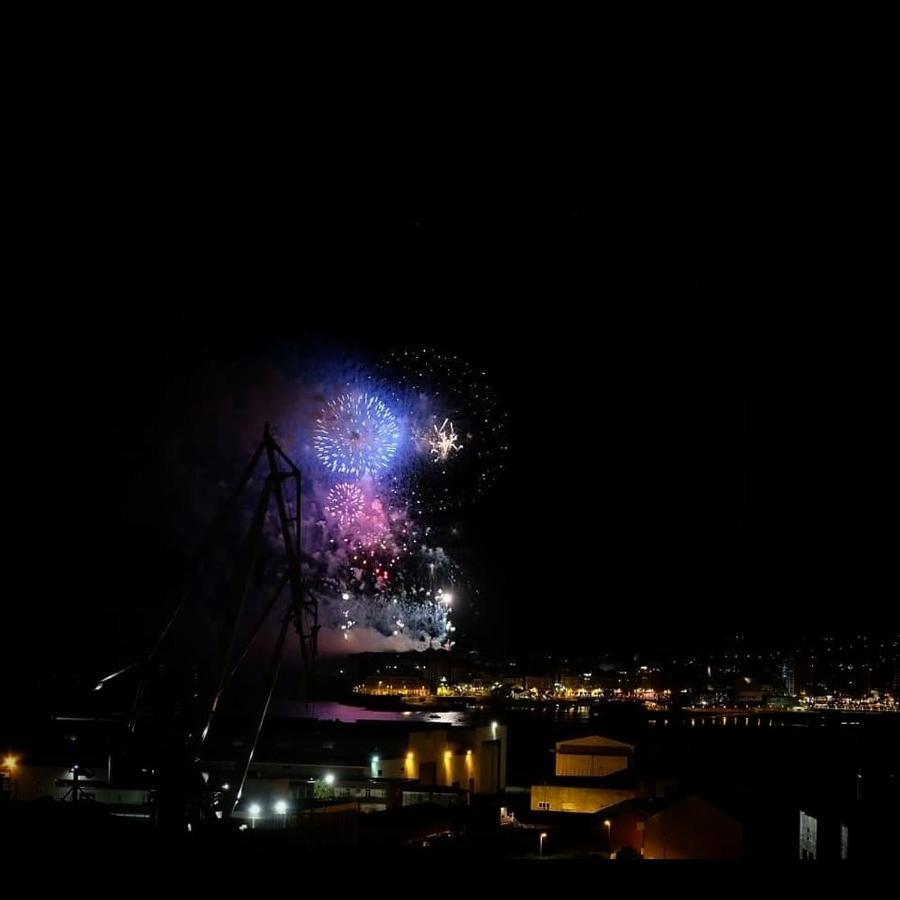 Alojamiento En Playa Del Arbeyal Gijon Bagian luar foto
